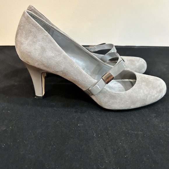 Pumps, High Heels, Gray Suede, Size 10 - Picture 3 of 6